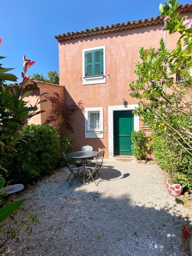 Villa Vue Mer Donnant Sur Le Golfe De St Tropez, 2 Chambres, 6 Pers, Piscine Commune Saint-Tropez Exterior photo